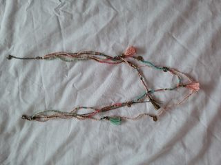Collar multicolor con borlas