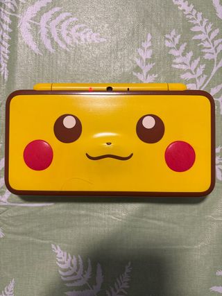 Nintendo 2DS XL Pikachu