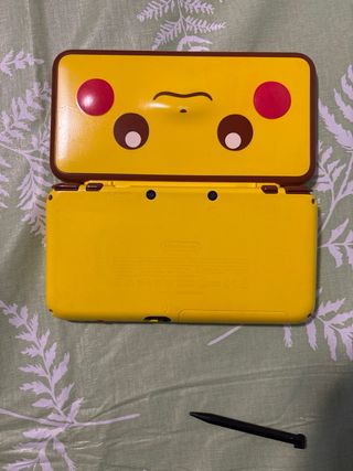 Nintendo 2DS XL Pikachu