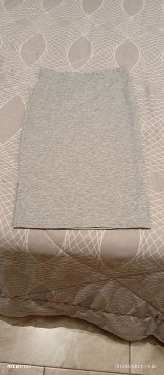 Falda gris niña