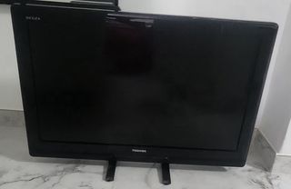 2 TVs:  Toshiba y un LG(32" y 22")