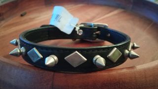 Collar perro cuero negro con pinchos