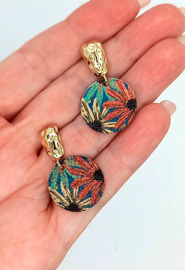 Pendientes círculos brillantes con margaritas