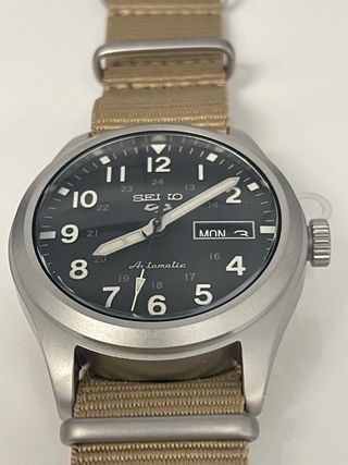 Reloj SEIKO 5 Sport Field Khaki 39,4mm SRPG35K1