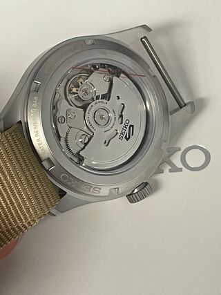 Reloj SEIKO 5 Sport Field Khaki 39,4mm SRPG35K1