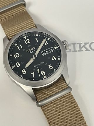 Reloj SEIKO 5 Sport Field Khaki 39,4mm SRPG35K1