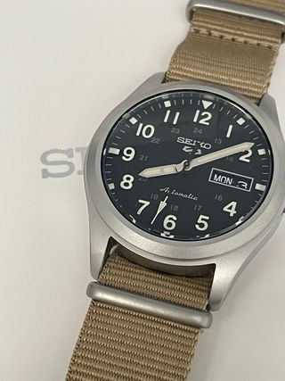 Reloj SEIKO 5 Sport Field Khaki 39,4mm SRPG35K1