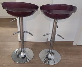 2 Taburetes altos modernos

