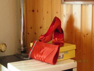 Conjunto zapatos tacón y cartera de mano
