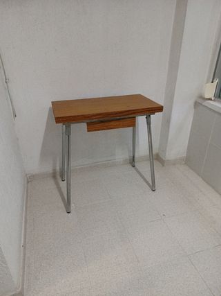 Mesa y silla antigua. último día!