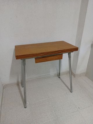Mesa y silla antigua. último día!
