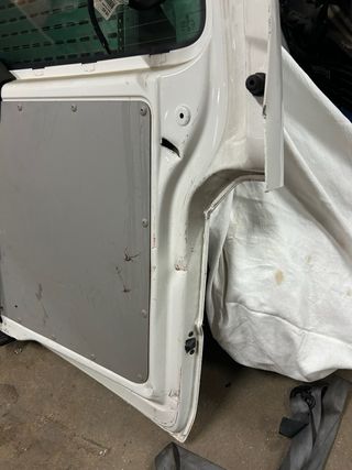 Portón VW T6 (completo)