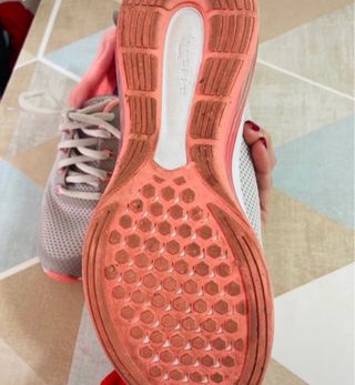 Zapatillas deportivas rosa y blancas
