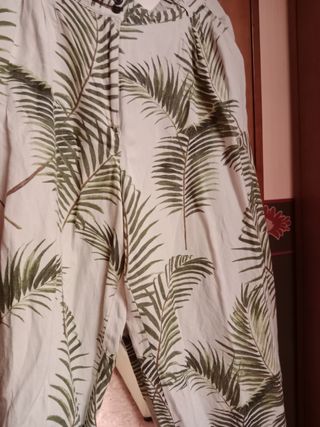 Pantalón Culotte estampado hojas
Talla 46
