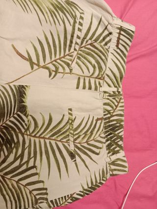 Pantalón Culotte estampado hojas
Talla 46

