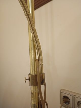 Lampara de pie dorada