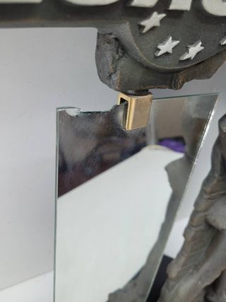 FIGURA DE MUJER CON ESPEJO