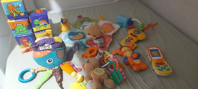 Juguetes bebé - Sonajas y cubos
