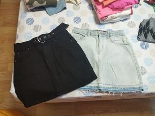 2 Faldas Vaqueras:  Negra talla 36 y Azul talla 14