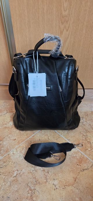 Mochila negra nueva