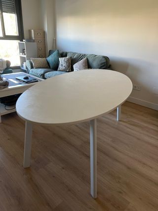 Mesa ovalada blanca comedor
