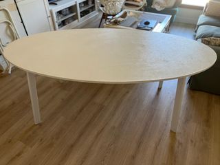Mesa ovalada blanca comedor