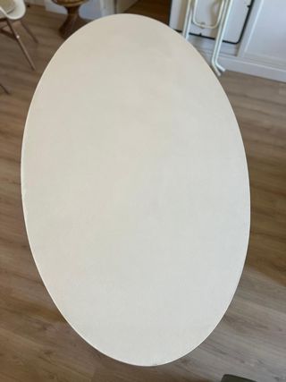 Mesa ovalada blanca comedor