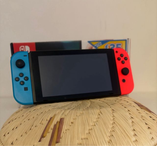 Nintendo Switch V1 Azul-Rojo + Juegos y Accesorios
