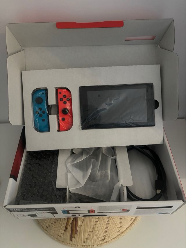 Nintendo Switch V1 Azul-Rojo + Juegos y Accesorios