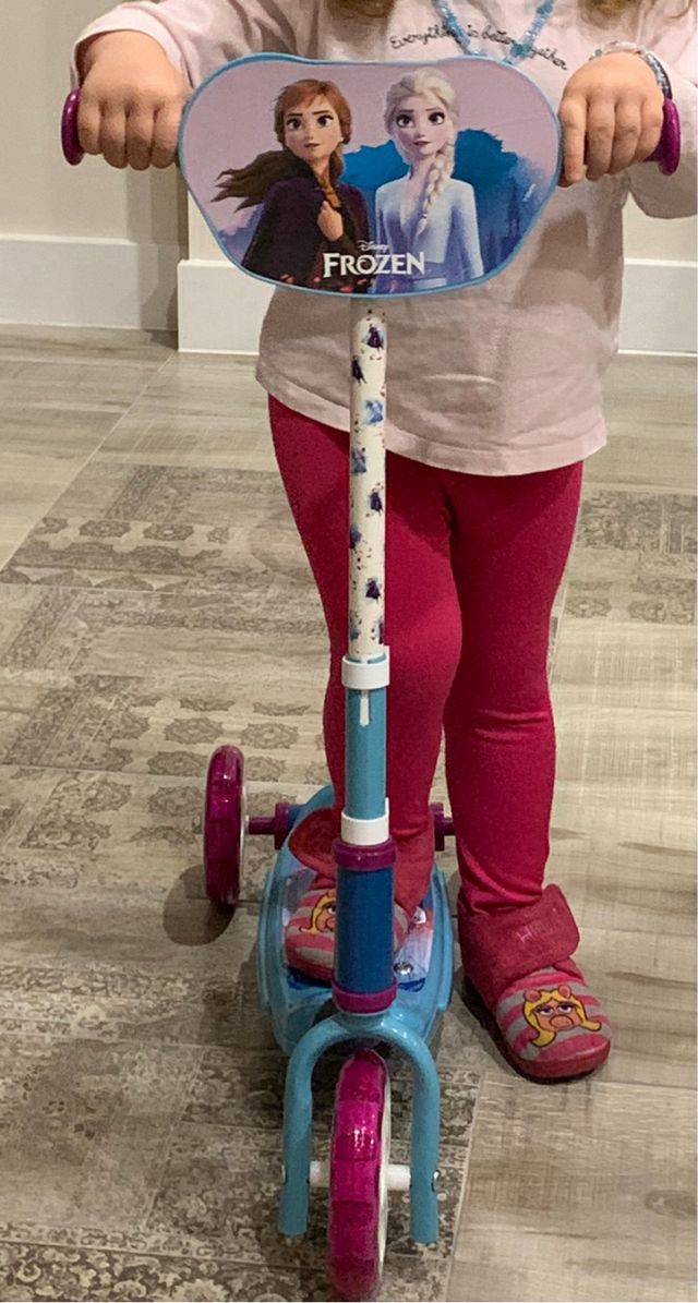 Patinete infantil Frozen