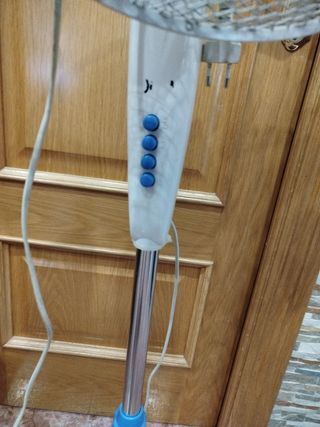 Ventilador jocca pie - blanco y azul