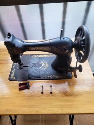 Máquina coser Singer Antigua de 1902 funcionando.