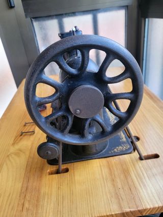 Máquina coser Singer Antigua de 1902 funcionando.