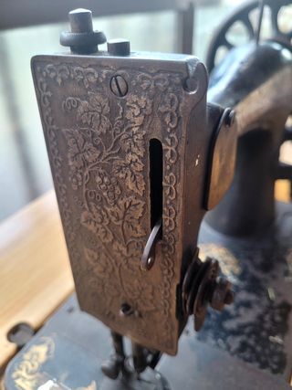 Máquina coser Singer Antigua de 1902 funcionando.