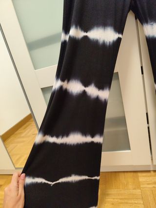 Pantalones campana tie-dye blanco-negro