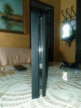 PS4 Slim 500GB + DualShock 4 + funda  + Spiderman 
