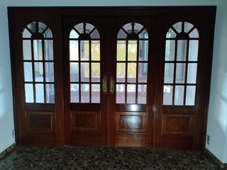 Se vende Vidriera de Puertas de madera maciza 
