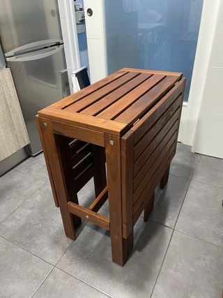 Mesa plegable de madera marrón