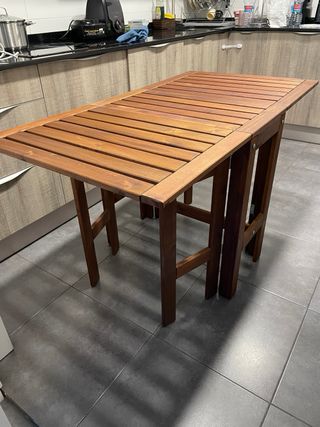 Mesa plegable de madera marrón