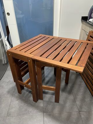 Mesa plegable de madera marrón