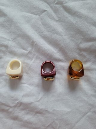 Anillos: blanco, rojo, ámbar