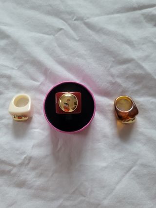 Anillos: blanco, rojo, ámbar