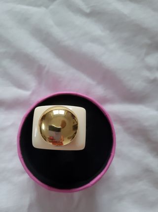 Anillos: blanco, rojo, ámbar