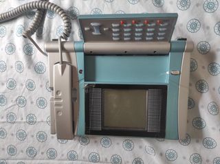 Teléfono antiguo azul y plata