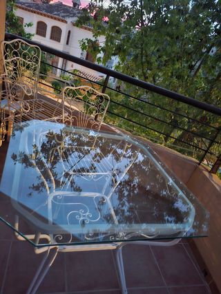 Mesa y sillas metal jardín