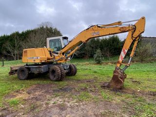 Liebherr 310 Retroexcavadora de ruedas.