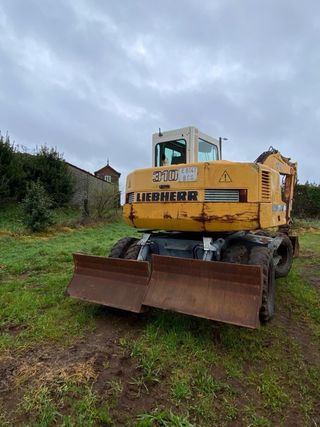 Liebherr 310 Retroexcavadora de ruedas.