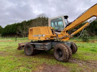 Liebherr 310 Retroexcavadora de ruedas.