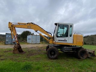 Liebherr 310 Retroexcavadora de ruedas.