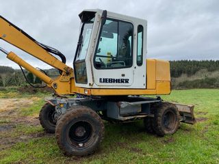 Liebherr 310 Retroexcavadora de ruedas.